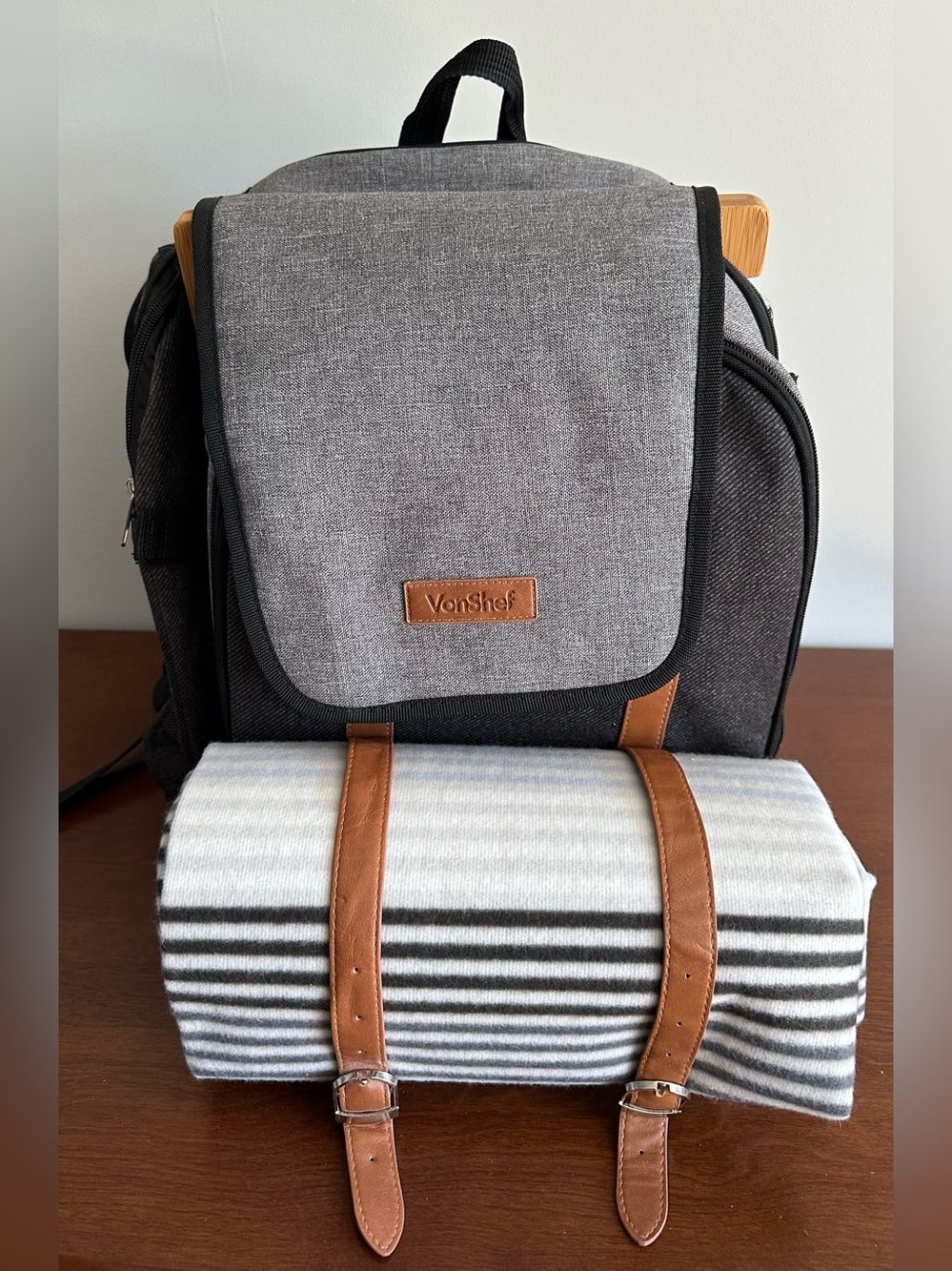 VonShef 4 Person Picnic Backpack Set w/ Blanket, Cooler & Tableware (New)